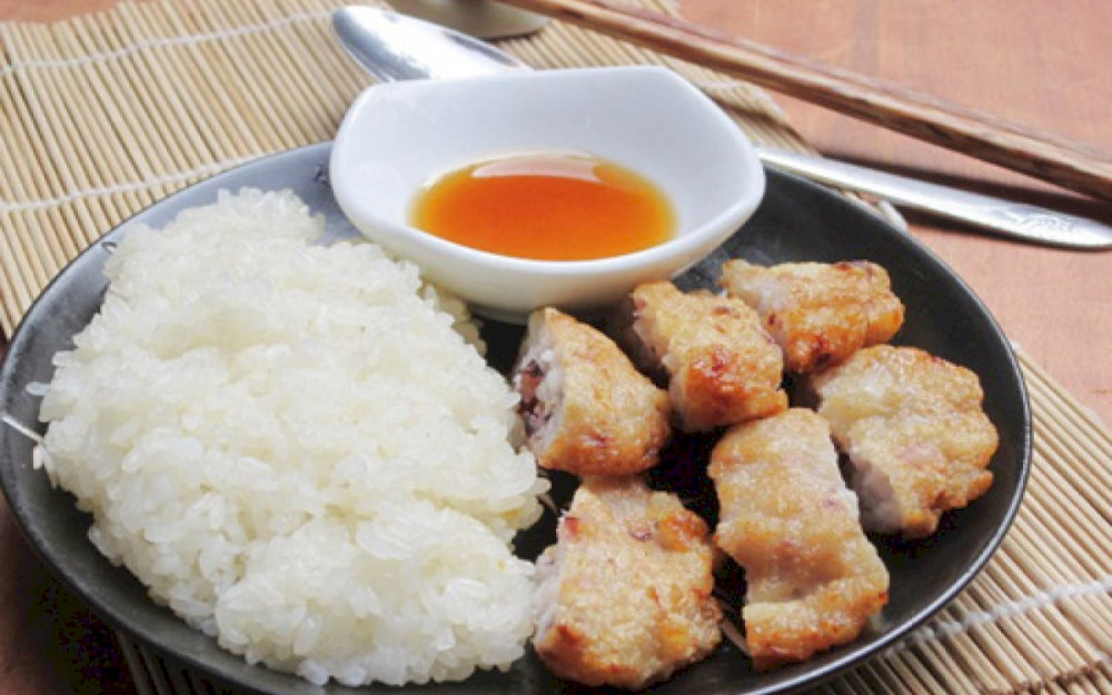 Chả mực là một trong những đặc sản rất nổi tiếng tại Hạ Long